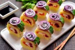 Картофельные роллы с овощами и сельдью Картофельные роллы с овощами и сельдью